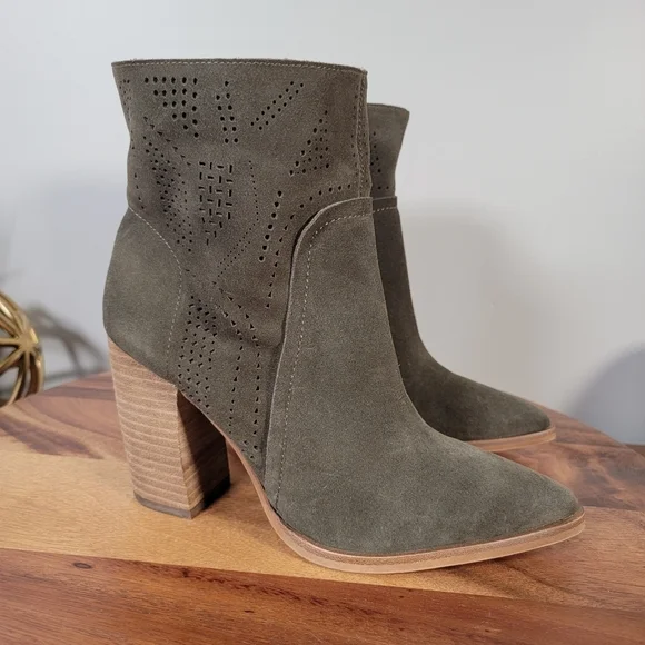 Vince Camuto Green Suede Boots Western Perforated Pointed Toe Size 7.5 - Picture 3 of 15